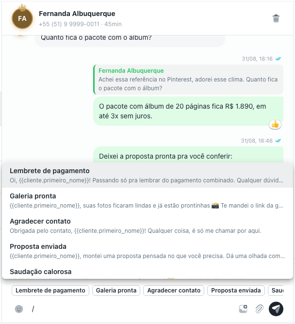 Campo de escrever com a lista de respostas rápidas aberta pelo atalho de barra